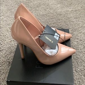 NEVER WORN Pink pumps